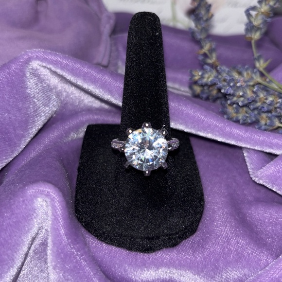 New - no tags. Jewelry - Magical & Magnificent describes it! Made For A Queen 👑 Glorious 6 carats. #EA42